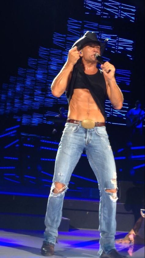 ❤️Tim Mcgraw LORD HAVE MERCY!! Tim Mcgraw Shirtless, Kenney Chesney, Tim And Faith, Tim Mcgraw Faith Hill, Country Musicians, Celebrities Tattoos, Coffee Chocolate, Cowboy Up, Country Concert Outfit