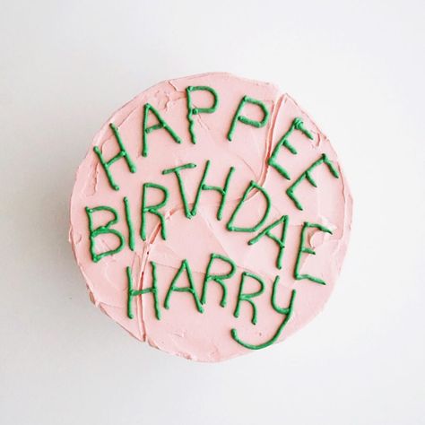 ⚡️HAPPEE BIRTHDAE HARRY⚡️ Hagrid's classic chocolate cake is available by the slice today! See our entire menu below, we're celebrating… Hagrid Cake, Harry Potter Motto Party, Happee Birthdae Harry, Gateau Harry Potter, Themed Birthday Party Ideas, Cumpleaños Harry Potter, Harry Potter Birthday Cake, Glume Harry Potter, Harry Potter Bday