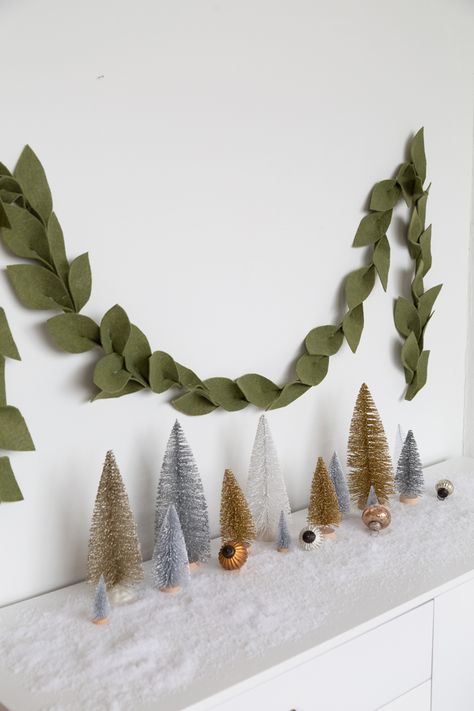 Alice and LoisDIY Holiday Felt Garland - Alice and Lois Diy Crochet Garland, Diy Felt Garland, Christmas Garland Ideas, Diy Garlands, Feather Garland, Felt Wool Ball, Glamorous Christmas, Simple Holiday Decor, Paper Flower Garlands