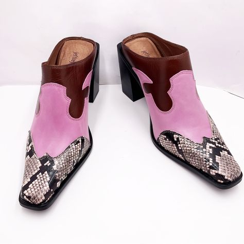 Cowboy Mules Outfit, Elegant Shoes Flat, Mules Outfit, Cute Cowgirl Boots, Western Mules, Block Heel Mule, Clogs And Mules, Cowgirl Western, Elegant Shoes