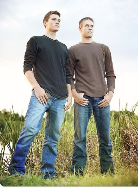 Brother Photography Poses, Adult Sibling Photography, Twin Senior Pictures, Brother Poses, Sibling Photography Poses, Brother Pictures, Sibling Photo Shoots, Brothers Photography, Brother Photos