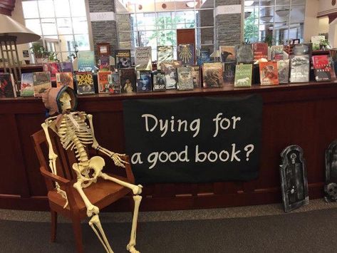 Halloween Bookstore Displays, Spooky Library Displays, Halloween Displays Library, October Book Displays, Halloween Library Bulletin Board Ideas, Halloween Library Decor, Halloween Book Display Library, Haunted Library Decorations, Fall Library Decor