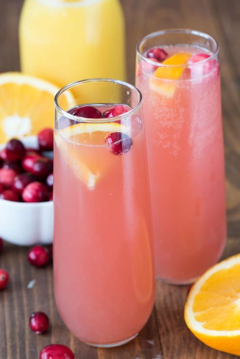 Orange Mimosa, Brunch Punch, Champagne Recipes Cocktails, Mimosa Recipe, Cranberry Cocktail, Cocktail And Mocktail, Festive Drinks, Cranberry Orange, Alcohol Drink Recipes