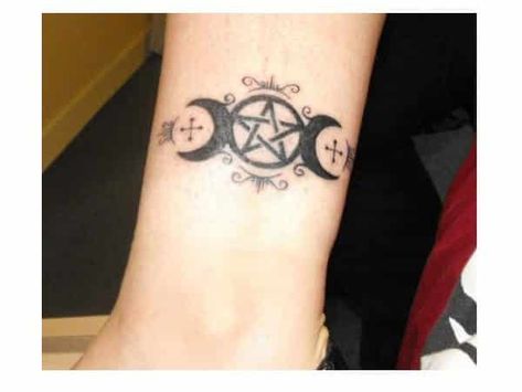 Pentagram Bracelet Design with Crescent Moons Tattoo Wiccan Designs, Pentacle Tattoo, Wicca Tattoo, Wiccan Tattoo, Pentagram Tattoo, Witchcraft Tattoos, Pagan Tattoo, Wiccan Tattoos, Tatuagem Masculina Pequena