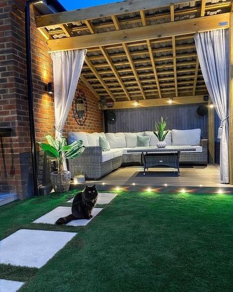 garden design cat • Instagram Garden Transformation, Back Porch Ideas Covered Farmhouse, Backyard Fireplace, Mobile Home Porch, Back Porch Ideas Decks, Pergola Garden, Privacy Screen Outdoor, Back Porch Ideas Covered, Backyard Garden Design