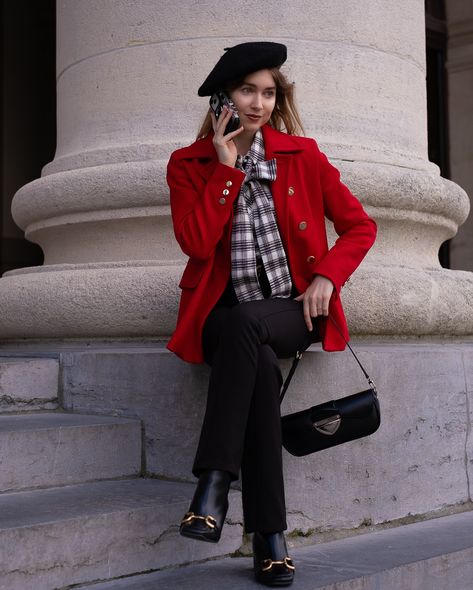 Emily in Paris inspired outfit ♥️👩‍🎨 a touch of Parisian red + beret Comment PARISIAN below to receive a DM with the link to shop similar pieces on my LTK ⬇ https://liketk.it/4PVx6 My top is @ivycityco 🍁 code JULIQUE15 for 15 % off *a.d Follow @la.julique for more Emily in Paris outfit inspo 🫶 #emilyinparis #emilyinparisoutfit #emilyinparisseason4 #emilyinparisfashion #parisianoutfit #beret Emily In Paris Inspired Outfits, Midlife Reinvention, Emilyinparis Outfits, Emily Outfits, Emily In Paris Style, Emily In Paris Fashion, Emily In Paris Outfits, Parisian Outfit, Red Beret