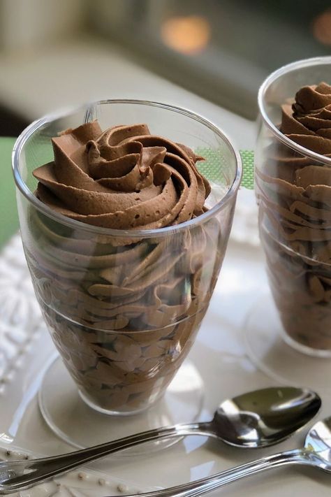 Baileys Chocolate Liquor, Baileys Chocolate Mousse Recipe, Baileys Chocolate Mousse, Bailey Mousse, Keto Chocolate Mousse, Chocolate Baileys, Easy Chocolate Mousse, Dark Chocolate Mousse, Chocolate Mousse Recipe