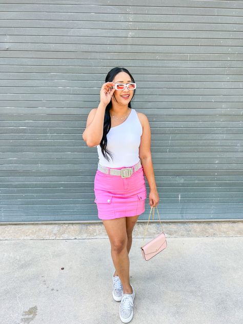 Barbie vibes Pink Cargo Skirt Outfit, Pink Cargo Skirt, Cargo Skirt Outfit, Barbie Vibes, Cargo Skirt, Skirt Outfit, Skirt Outfits, Summer Fashion, Skirt