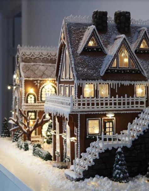 Creative Gingerbread House, Gingerbread House Decor, Gingerbread Castle, Gingerbread House Decorating, Xmas Desserts, Gingerbread House Designs, House Decor Ideas, Gingerbread Christmas Decor, Gingerbread Village