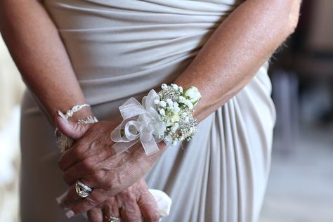 Mother Of The Groom Flowers, Corsage Wedding Mother, Groom Corsage, Mother Of Bride Corsage, Bride Corsage, Gardenia Wedding, Fall Groom, Prom Flowers Corsage, Split Wedding Dress