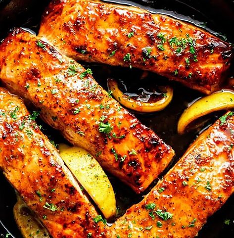 Honey Garlic Salmon Baked, Easy Honey Garlic Salmon, Salmon Cilantro, Garlic Baked Salmon, Lemon Salmon Recipes, Honey Salmon Recipes, Quick Salmon Recipes, Salmon Honey, Honey Lemon Salmon