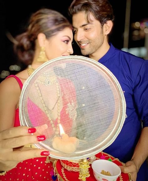 Karva Chauth Photoshoot, Karwa Chauth Photoshoot, Poses For Karwachauth, Karwa Chauth Pics, Karvachauth Photoshoot, Debina Bonnerjee, Gurmeet Choudhary, Diwali Pictures, Friendship Photography