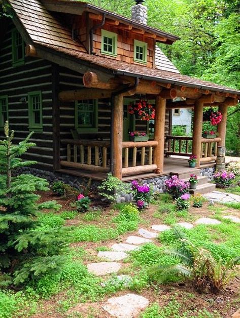 Design Case Mici, Log Cabin Living, Log Home Interiors, Log Cabin Ideas, Small Log Cabin, Log Home Decorating, Cabin Exterior, Guest Cabin, Cabin Living