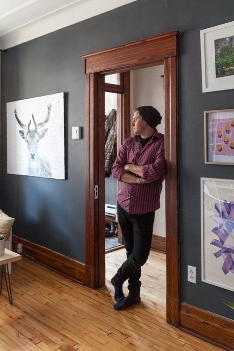 love the dark walls with the wood trim BUT with white crown and ceiling Dark Wood Trim, Stained Trim, Dark Trim, Oak Trim, Dark Walls, Open Door, Painting Trim, Wood Trim, Remodel Bedroom