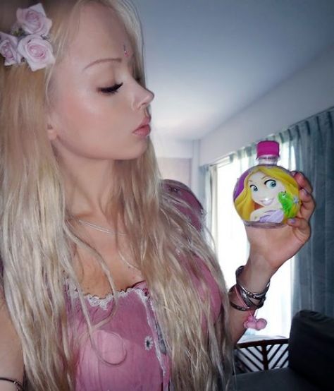 Alien Human, Human Barbie, Valeria Lukyanova, Human Doll, Doll Aesthetic, Valley Girls, Valley Of The Dolls, Model Inspo, Living Dolls