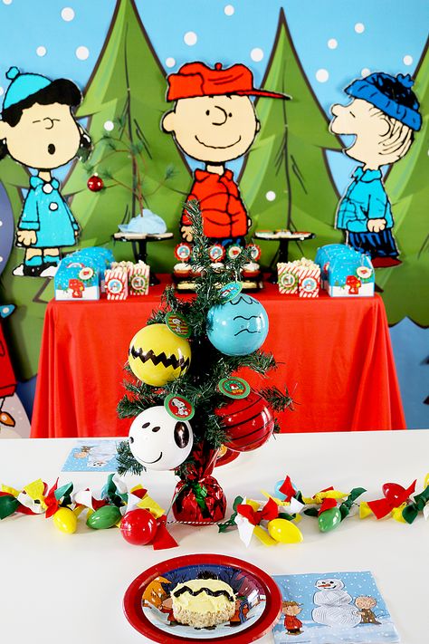 Charlie Brown Christmas Party, Peanuts Gang Birthday Party, Charlie Brown Christmas Movie, Charlie Brown Party, Fun Christmas Party Ideas, Christmas Party Planning, Christmas Party Backdrop, A Charlie Brown Christmas, Charlie Brown Christmas Tree