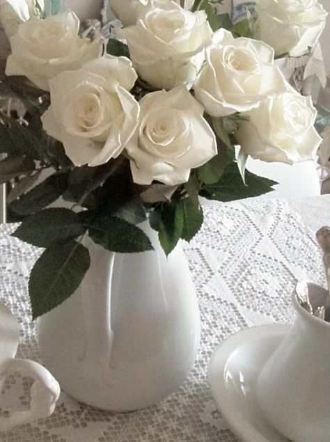 White Rose Flower, Cabin Cottage, Roses Vintage, Nothing But Flowers, White French, Beautiful Bouquet Of Flowers, White Gardens, Rose Cottage, Shades Of White