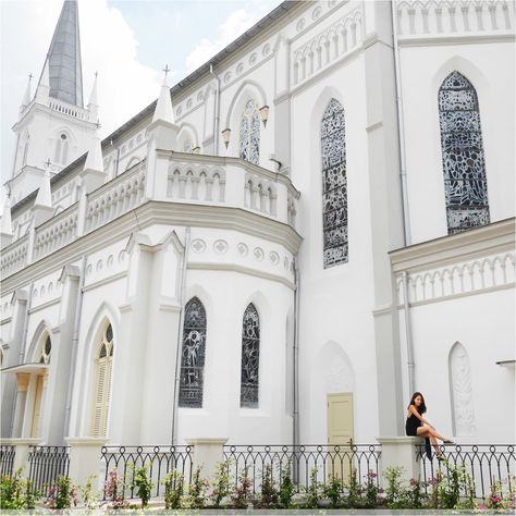 Chijmes Singapore Photography, Singapore Photo Ideas, Wedding Architecture, Henderson Waves, Singapore Photography, Singapore Vacation, Places In Singapore, 7 Wonders Of The World, Spiral Staircases