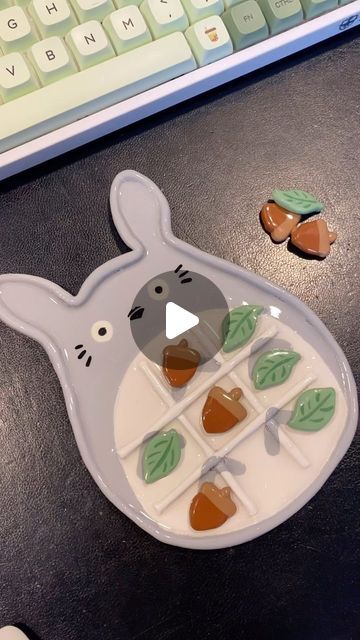 muraly on Instagram: "newest clay creation 💛🌱 this is probably my most favorite thing i’ve ever made i love how it turned out!!   which character should I make next! 🤔 . . . . . . . . #studioghibli #clay #handmade #ghibli #totoro #art #painting #acrylic" Studio Ghibli Clay Tray, Totoro Air Dry Clay, My Neighbor Totoro Clay, Totoro Clay Art, Clay Dry Air, Trinkets Clay, Anime Clay Ideas, Studio Ghibli Clay Art, Modelling Clay Ideas