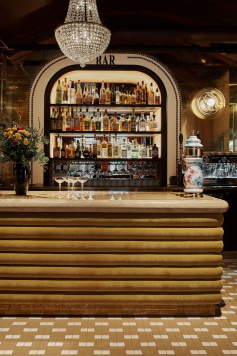 Bistro Interior, Bar Interior Design, Luxury Bar, Classic Bar, Counter Design, Bar Interior, French Bistro, Cafe Interior Design, Restaurant Interior Design