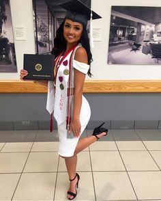 20 Outfits to Rock at Graduation| Dresses| College| Fashion Graduation Outfit Ideas University, Graduation Outfits For Women, Graduation Outfit College, Graduation Outfit Ideas, Graduation Dress College, 90s Fashion Outfits Hip Hop Party, Short Graduation Dresses, Graduation Cap And Gown, Fall Fashion Skirts