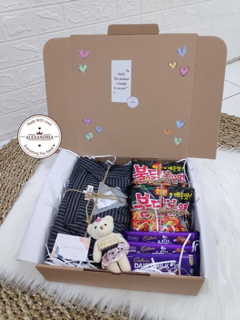 Korean Gift Box Ideas, Korean Birthday Gift Aesthetic, Hamper For Best Friend, Korean Gifts Ideas, Gift Ideas For Gf, Korean Gift Ideas, Zara Parfum, Gift Box Ideas, Birthday Presents For Friends