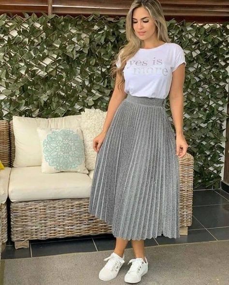 Trendy Modest Outfits, Flared Skirts, Mode Turban, Cute Modest Outfits, Classy Dress Outfits, Stylish Dresses For Girls, Modest Fashion Outfits, Teenage Fashion Outfits, Casual Style Outfits