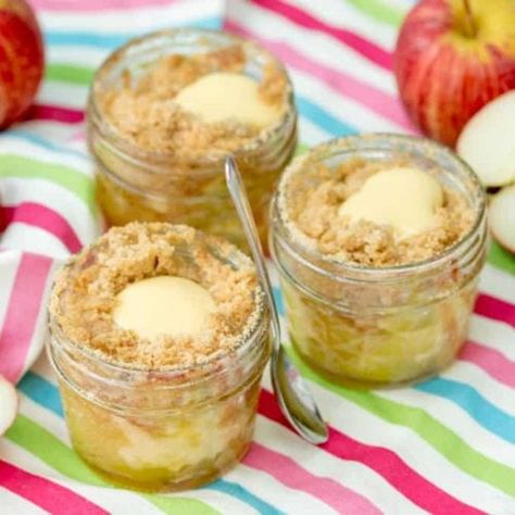 Portable Apple Crumble Jars Recipe With Coconut Flour, Fall Picnic Food, Coronation Chicken Recipe, Mason Jar Cheesecake, Romantic Picnic Food, Scotch Eggs Recipe, Breakfast Picnic, Tomato Tart Recipe, Picnic Food Ideas