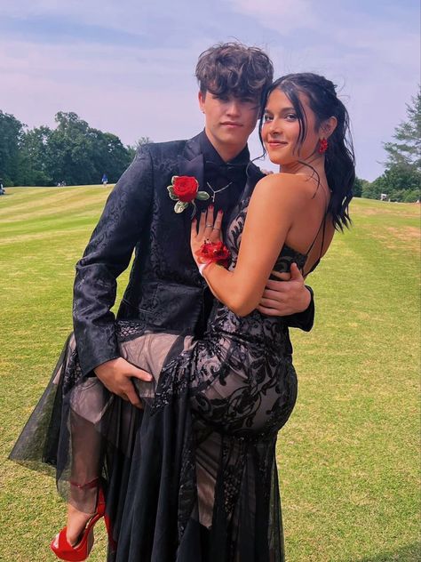 Prom Goals Couples Photo Ideas, Black And Red Prom Aesthetic, Red And Black Prom Ideas, Black Prom Ideas Couples, Black Prom Dress And Tux Ideas, Black And White Prom Couple, Black And Red Hoco, Black Dress Prom Couple, Black And Red Prom Couple