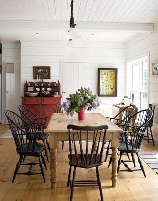 P.E.I. Beach Home of Canadian Pamela Kline as featured in Country Living Carla Aston, Deco Zen, Vintage Dining Room, Pine Table, Black Chair, Character Home, Farmhouse Dining Room, Wood Ceilings, Farmhouse Dining