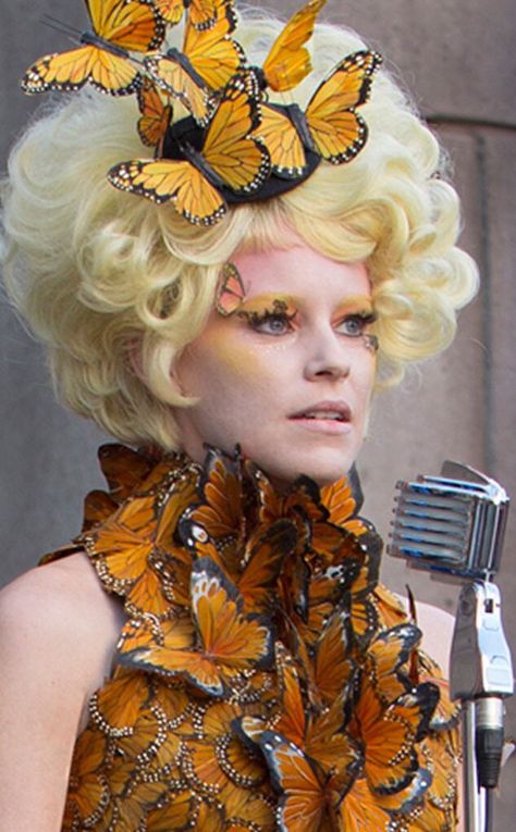 Elizabeth Banks Hunger Games Hunger Games Jokes, Effie Trinket, Kostum Cosplay, Hunger Games 3, Hunger Games Series, Diy Halloween Costume, Epic Cosplay, Idee Cosplay, Hunger Games Catching Fire