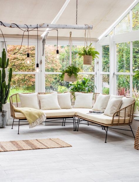 Sunroom Flooring Ideas, Sunroom Flooring, Open Patio, Patio Decking, Conservatory Interior, Conservatory Decor, Airy Aesthetic, Garden Trading, Decking Area