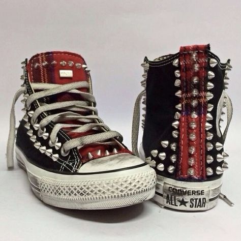 Ropa Punk Rock, Studded Converse, Punk Fashion Diy, Goth Shoes, Nike Vans, All Star Converse, Punk Shoes, Star Converse, Diy Sneakers