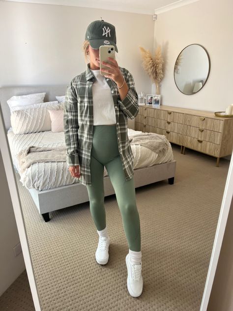 I Vans And Socks, Timbs Outfit, Crew Socks Outfit, Casual Mom Outfits, Socks Outfit, Casual Outfits For Moms, Sock Outfits, Comfy Clothes, Cropped Vest