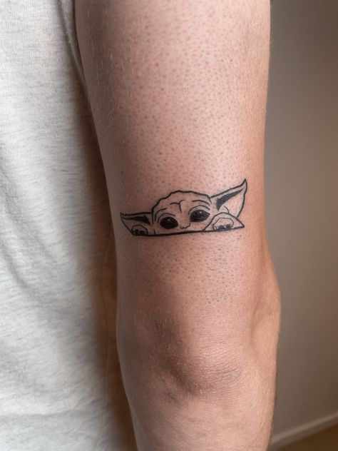 Grogu And Mando Tattoo, Star Wars Small Tattoo, Babyyoda Tattoo, May The Force Be With You Tattoo, Yoda Tattoo Ideas, Grogu Tattoo Ideas, Geek Tattoo Ideas, Star Wars Minimalist Tattoo, Grogu Tattoo