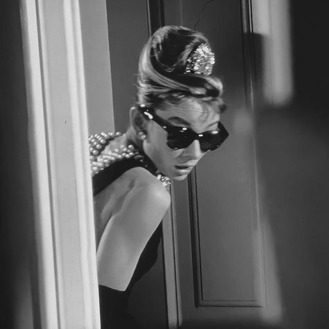 Audrey Hepburn on Instagram: “To transform Audrey into Holly Golightly, her hair was streaked with blonde highlights, a look that made her look “jazzy” and “a little…” Breakfast At Tiffany's Aesthetic, Audrey Hepburn Hair, Old Hollywood Aesthetic, Audrey Hepburn Breakfast At Tiffanys, Aubrey Hepburn, Hollywood Aesthetic, George Peppard, Holly Golightly, Breakfast At Tiffany's