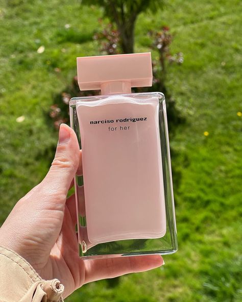 Narciso For Her Perfume, Narsico Rodriguez For Her, Narcissi Rodriguez Perfume, Narsico Rodriguez Parfum, Narciso Perfume, Narciso For Her, Peach Perfume, Narciso Rodriguez Perfume, How To Use Makeup