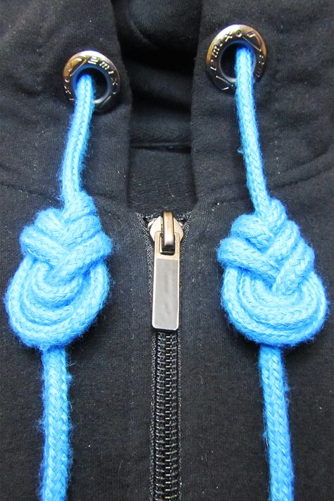 Hoodie Knots Diy Step By Step, Hoodie Cord Knots, How To Tie Hoodie Strings Step By Step, Sweatshirt Tie Knots, Hoodie Drawstring Knot, Tying Hoodie Drawstrings, Tie Sweatshirt Strings, Sweatshirt String Knots, Hoodie Knots Diy