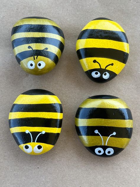 Hand painted, garden BEE rocks. These bees are 2-3 inches and each rock is unique. The rocks are not handmade from concrete so each rock may be slightly different than pictured. Each rock will vary slightly as I do not use stencils or stamps. I am happy to do custom colors not pictured or themed bees for celebrations and holidays. Rainbow Rock Painting Ideas, Stone Painting Animals, Rock Painting Garden, Things To Paint On Rocks, Rock Bugs, Cute Rock Painting Ideas, Painted Bricks Crafts, Bee Rocks, Brick Crafts