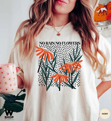 Funny Shirt Women, Womens T-shirts, Cute Tshirts Aesthetic, Cute Funny Shirts, Retro T Shirt Design Graphics, Floral Graphic Tee, Floral Tee Outfit, T Shirts For Women Style, T Shirt Ideas For Women