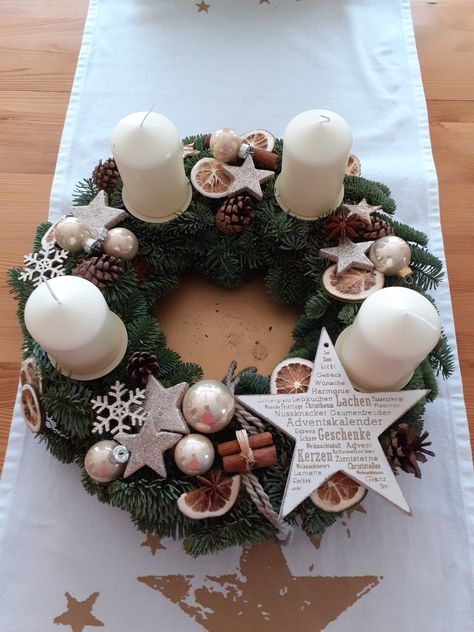 Advent Wreath Candles Diy, Advent Wearth Ideas, Diy Christmas Advent Wreath, Advent Whreat, Advent Wreath Diy, Advent Wreath Candles, Christmas Advent Wreath, Holiday Wreaths Christmas, Diy Christmas Ornaments Easy