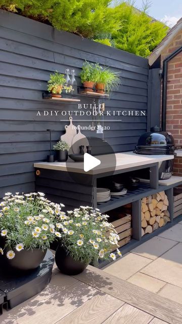 Outdoor Kitchen On Gravel, Outdoor Kitchen Worktop Ideas, Timber Outdoor Kitchen, Simple Outdoor Kitchen Ideas Diy, Garden Kitchen Outdoor, Diy Bbq Area, Garden Bbq Area, Outdoor Kitchen Diy, Small Outdoor Kitchen Design