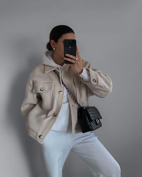 Cristina on Instagram: “Comfy☁️ shacket @mango” Shacket Outfit Aesthetic, Shaket Jacket Outfit Fall, Fall Jackets Outfit, Shacket Outfit, Girls Dress Sewing Patterns, Stylish Fall Outfits, Winter Fashion Outfits Casual, Casual Day Outfits, Men's Hoodies