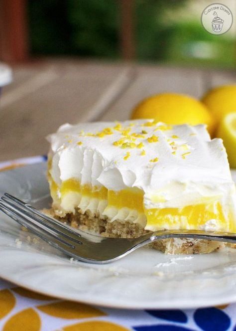 Lemon Lush Dessert Recipe, Crazy Cake Recipes, Lemon Lush Dessert, Lush Dessert, Dessert Lemon, Easy Delicious Cakes, Lemon Lush, Citrus Desserts, Cheesecake Bites Recipe