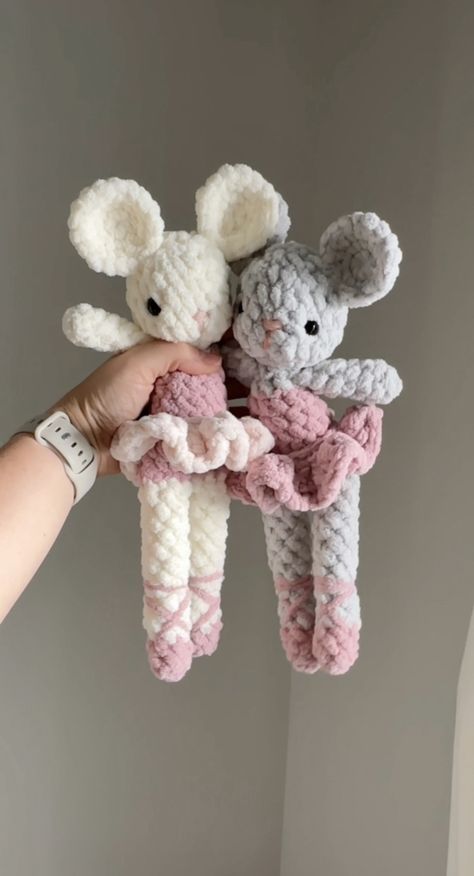 Brie Mouse   Mermaid Tail Mod CROCHET PATTERN (Fable Collection) - Oak and Marlow Crochet Projects Cute Animals, Plush Toys Crochet, Ballerina Mouse Crochet, Crochet Plushie Beginner, Cute Crochet Baby Things, Crochet One Color Projects, Crochet Stuffy Patterns, Beginner Knitting Ideas, Crochet Animals With Clothes