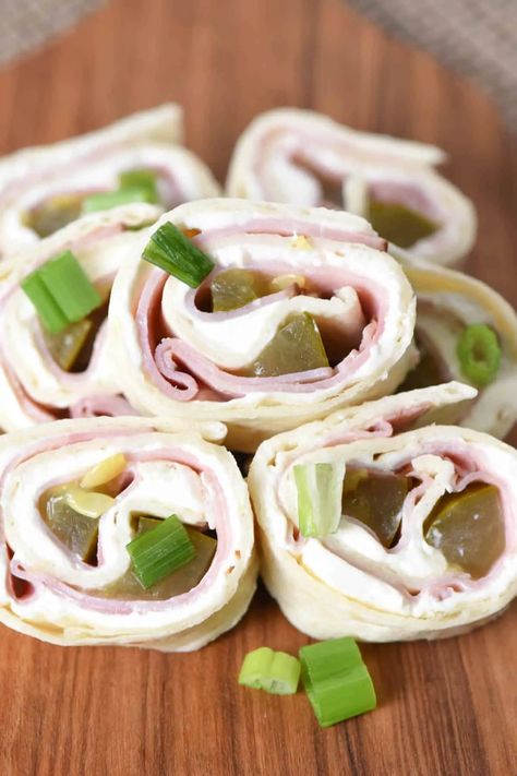 Dill Pickle Roll Ups, Appetizer Recipes For A Crowd, Pickle Roll Ups, Ham Roll Ups, Super Easy Appetizers, Savoury Finger Food, Recipes For A Crowd, Slow Cooker Breakfast, Snack Prep