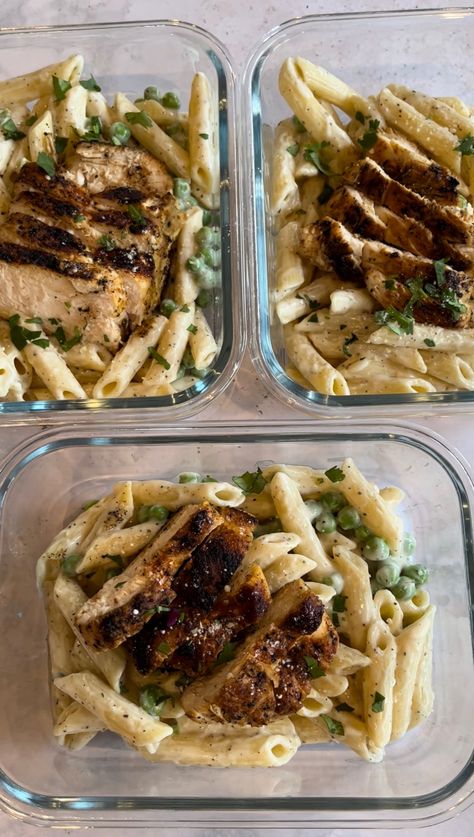 Juicy Chicken 101, Healthy Meals With Chicken, Meals With Chicken, Chicken 101, Banza Pasta, Easy Healthy Meals, Chicken Fettuccine Alfredo, Chicken Fettuccine, Healthy High Protein Meals