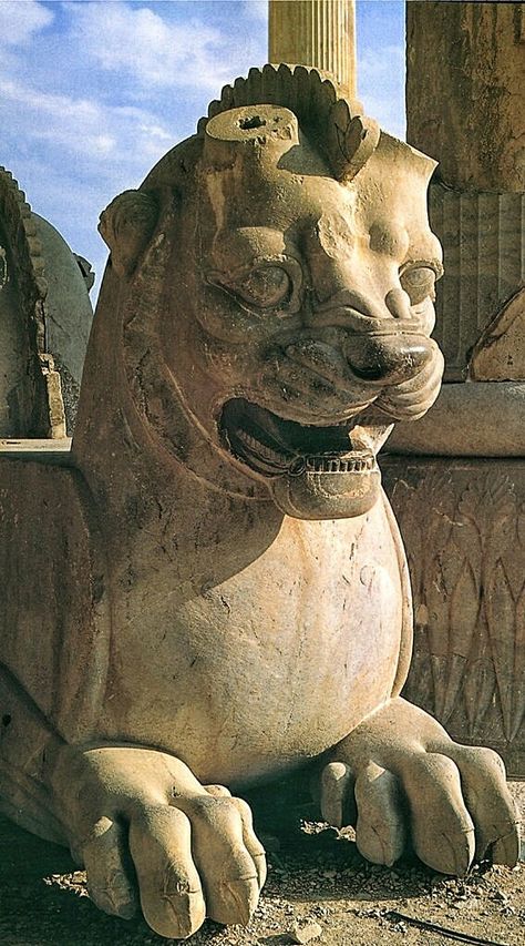 Iran Persepolis eastern Apadana portico lion griffin Capital statue 1.80m carving Ancient Lion, Ancient Persian Architecture, Ancient Sumer, Lion Statue, Stone Lion, Persian Miniature, Persian Empire, Ancient Persian, Persian Culture