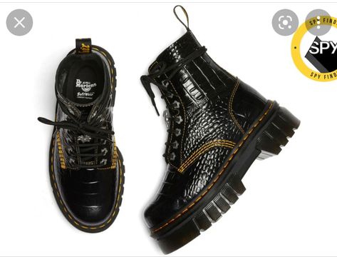 Decorating Doc Martens, Jadon Dr Martens, Y2k Trends, Croc Boots, Heaven By Marc Jacobs, 90s Y2k Fashion, Crocs Boots, Black Dr Martens, Time Periods