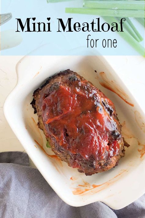 The perfect recipe for a 1 pound meatloaf, ideal for 1-2 people, is your go-to mini meatloaf solution. This mini meatloaf made from 1 pound of meat is classic comfort food and is perfect for any night of the week. Pioneer Woman Meatloaf Patties For Two, Single Serve Meatloaf, Meatloaf Recipes Mini Loaf, 1 Pound Meatloaf Recipes Easy Classic, Small Meatloaf Recipes Easy, Microwave Meatloaf Recipes Easy, Meatloaf Panko Crumbs, Basic Meatloaf Recipe Bread Crumbs, Meatloaf Recipes Easy Oatmeal